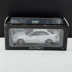 1:18 Mercedes-Benz C63 AMG Silver with Leather Seat W204 - Autoart