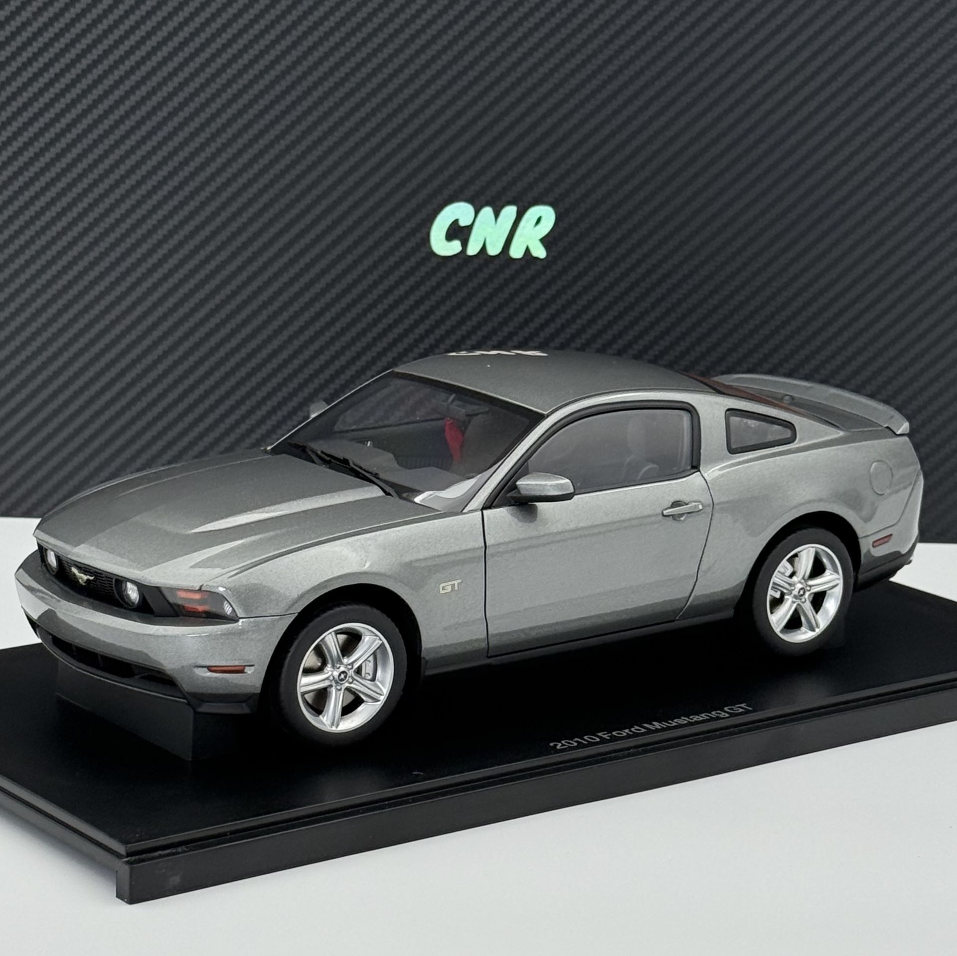 1:18 Ford Mustang GT 2010 Sterling Grey Metallic - Autoart