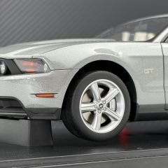 1:18 Ford Mustang GT 2010 Sterling Grey Metallic - Autoart