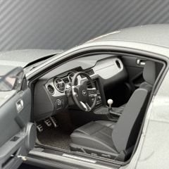 1:18 Ford Mustang GT 2010 Sterling Grey Metallic - Autoart