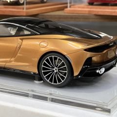 1:18 McLaren GT 2019 with Showcase - Spark
