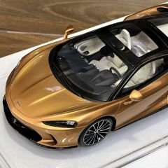 1:18 McLaren GT 2019 with Showcase - Spark
