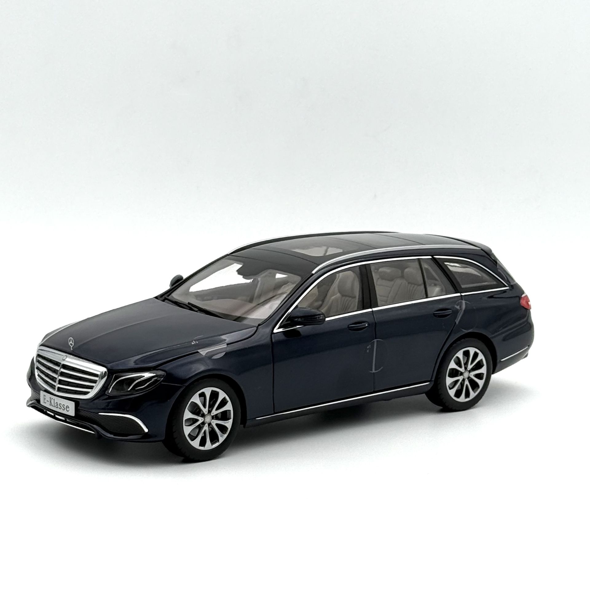 1:18 Mercedes-Benz E Class W213 S213 SW Blue Met - İScale