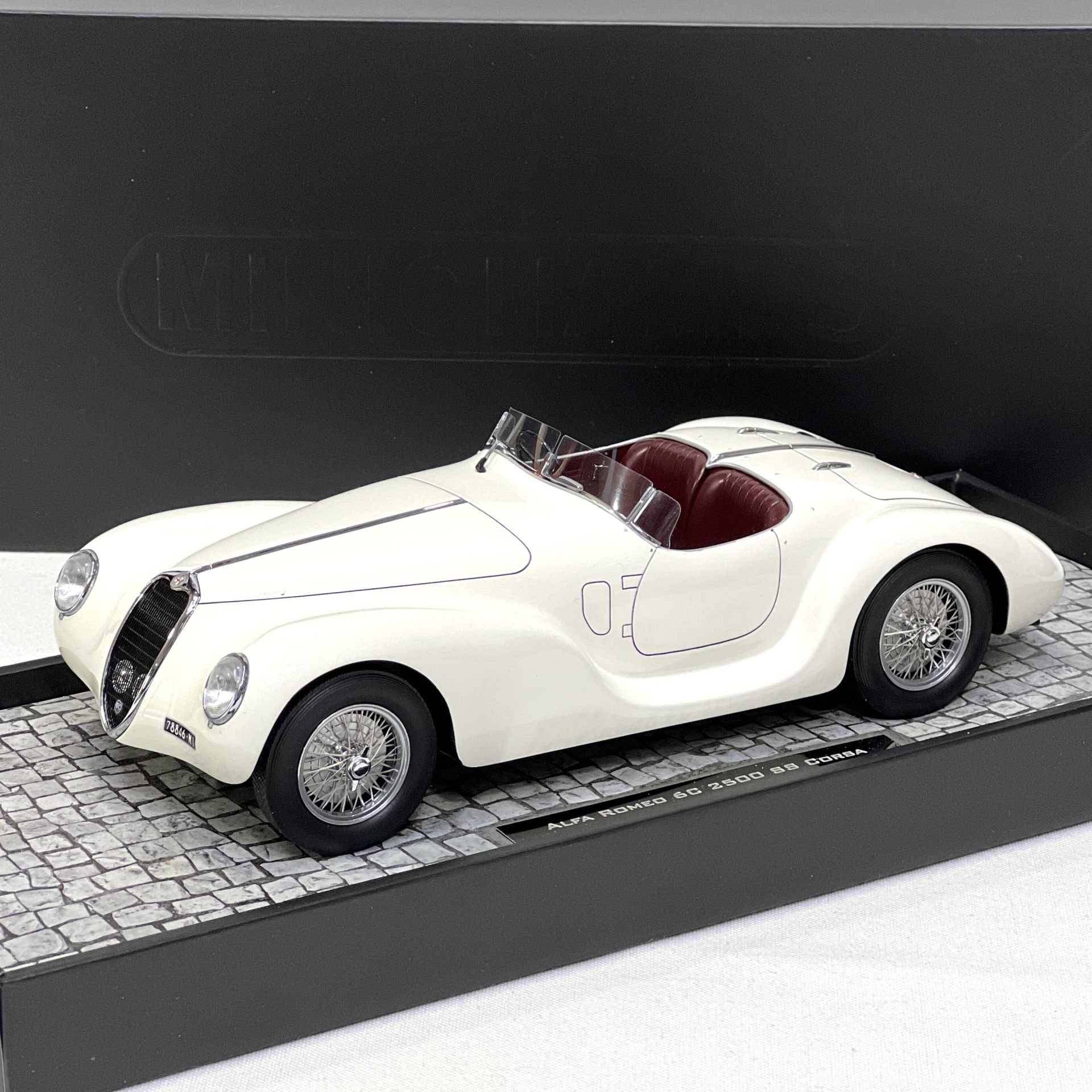 1:18 Alfa Romeo 6C SS Corsa Spider 1939 White - Minichamps