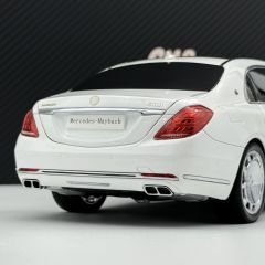 1:18 Mercedes- Maybach S Class S600 Diamond White 2016 - Almost Real