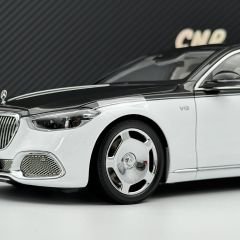 1:18 Mercedes-Maybach S Class S680 Black/White 2021 - Almost Real