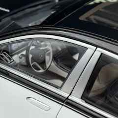 1:18 Mercedes-Maybach S Class S680 Black/White 2021 - Almost Real