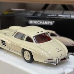 1:18 Mercedes-Benz 300 SL Gull Wing 1954 - Minichamps