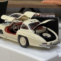 1:18 Mercedes-Benz 300 SL Gull Wing 1954 - Minichamps