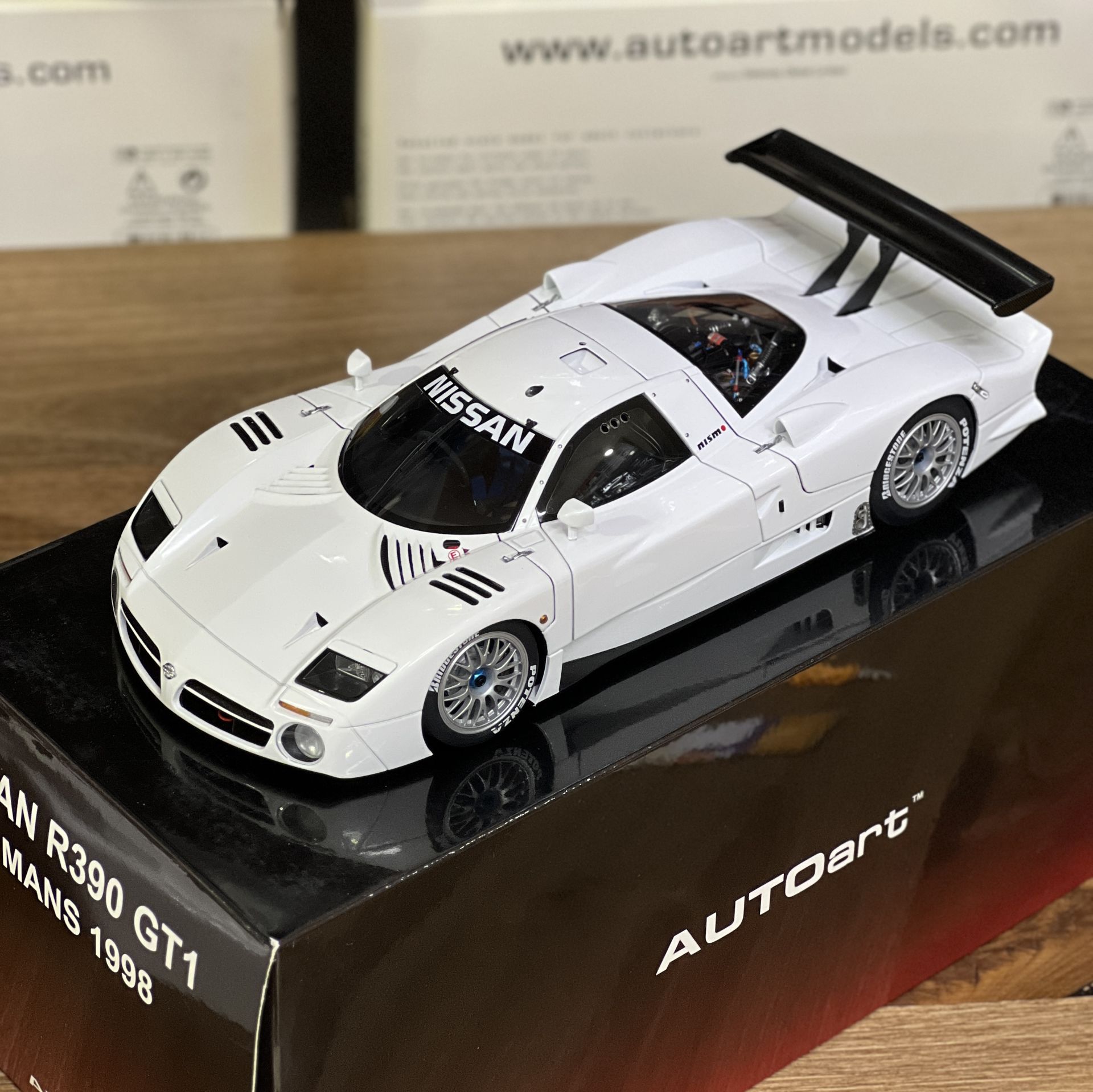 1:18 Nissan R390 GT1 Le Mans 1998 Gloss White - Autoart