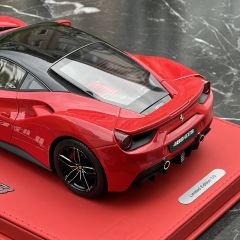 1:18 Ferrari 488 GTB Geneve Auto Show Rossa Corsa - BBR DeLuxe
