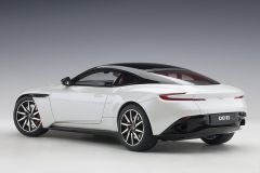 1:18 Aston Martin DB11 Morning Frost White 70266 - Autoart