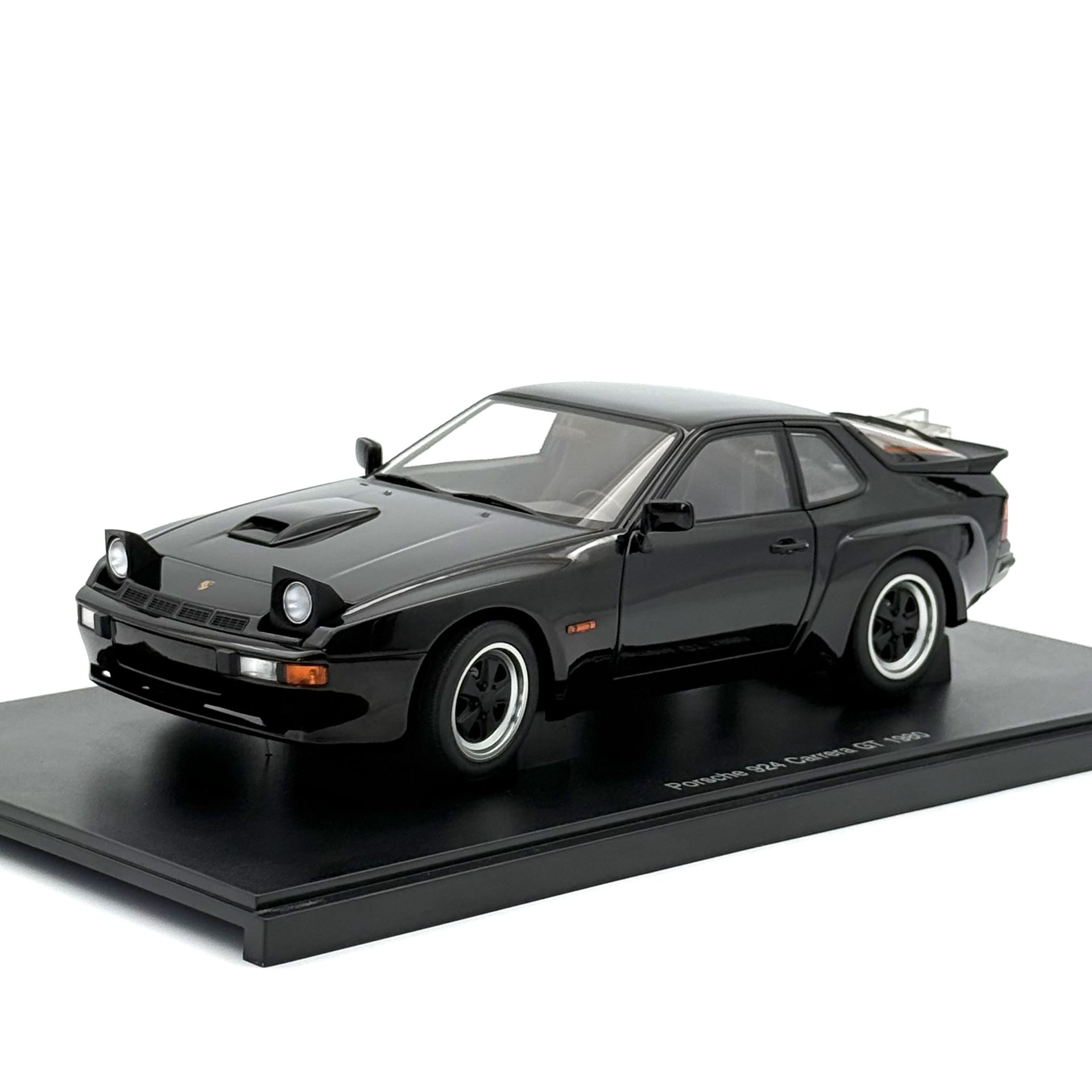 1:18 Porsche 924 Carrera GT Black 1980 - Autoart
