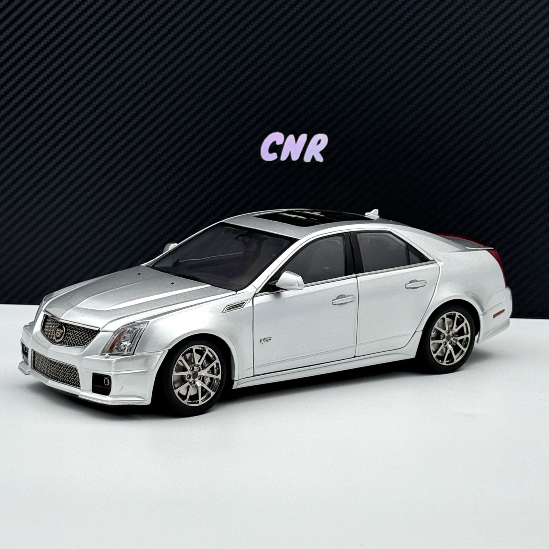 1:18 Cadillac CTS-V Silver 4 Door 2009 - Kyosho