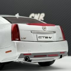 1:18 Cadillac CTS-V Silver 4 Door 2009 - Kyosho