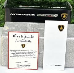 1:18 Lamborghini Aventador LP700-4 Red Met 2011 - Autoart