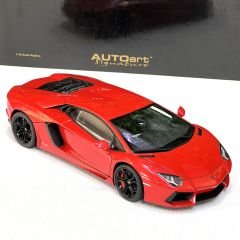 1:18 Lamborghini Aventador LP700-4 Red Met 2011 - Autoart