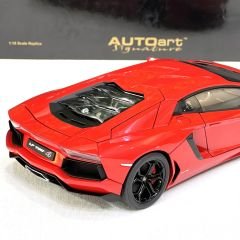 1:18 Lamborghini Aventador LP700-4 Red Met 2011 - Autoart