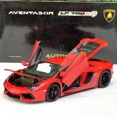 1:18 Lamborghini Aventador LP700-4 Red Met 2011 - Autoart