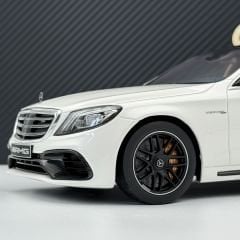 1:18 Mercedes-Benz S63 AMG W222 Facelift Diamond White - GT Spirit