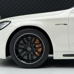 1:18 Mercedes-Benz S63 AMG W222 Facelift Diamond White - GT Spirit