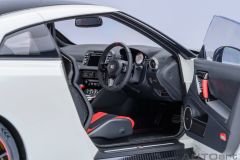 1:18 Nissan GT-R R35 Nismo Special Edition 77501 White - Autoart