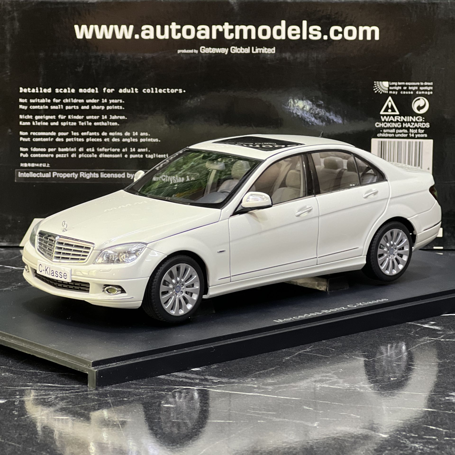 1:18 Mercedes-Benz C Class Elegance W204 White - Autoart