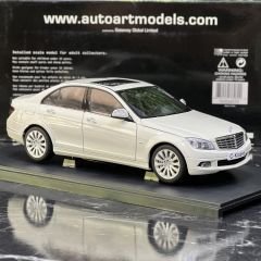 1:18 Mercedes-Benz C Class Elegance W204 White - Autoart