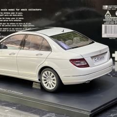 1:18 Mercedes-Benz C Class Elegance W204 White - Autoart