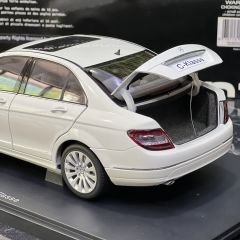 1:18 Mercedes-Benz C Class Elegance W204 White - Autoart