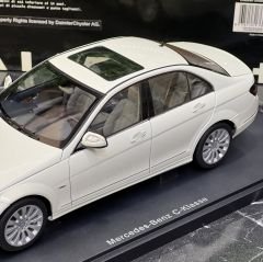 1:18 Mercedes-Benz C Class Elegance W204 White - Autoart
