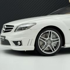 1:18 Mercedes-Benz CL63 AMG White 76167 - Autoart