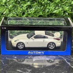 1:18 Nissan Fairlady 380RS Nismo Pearl White 2007 -Autoart