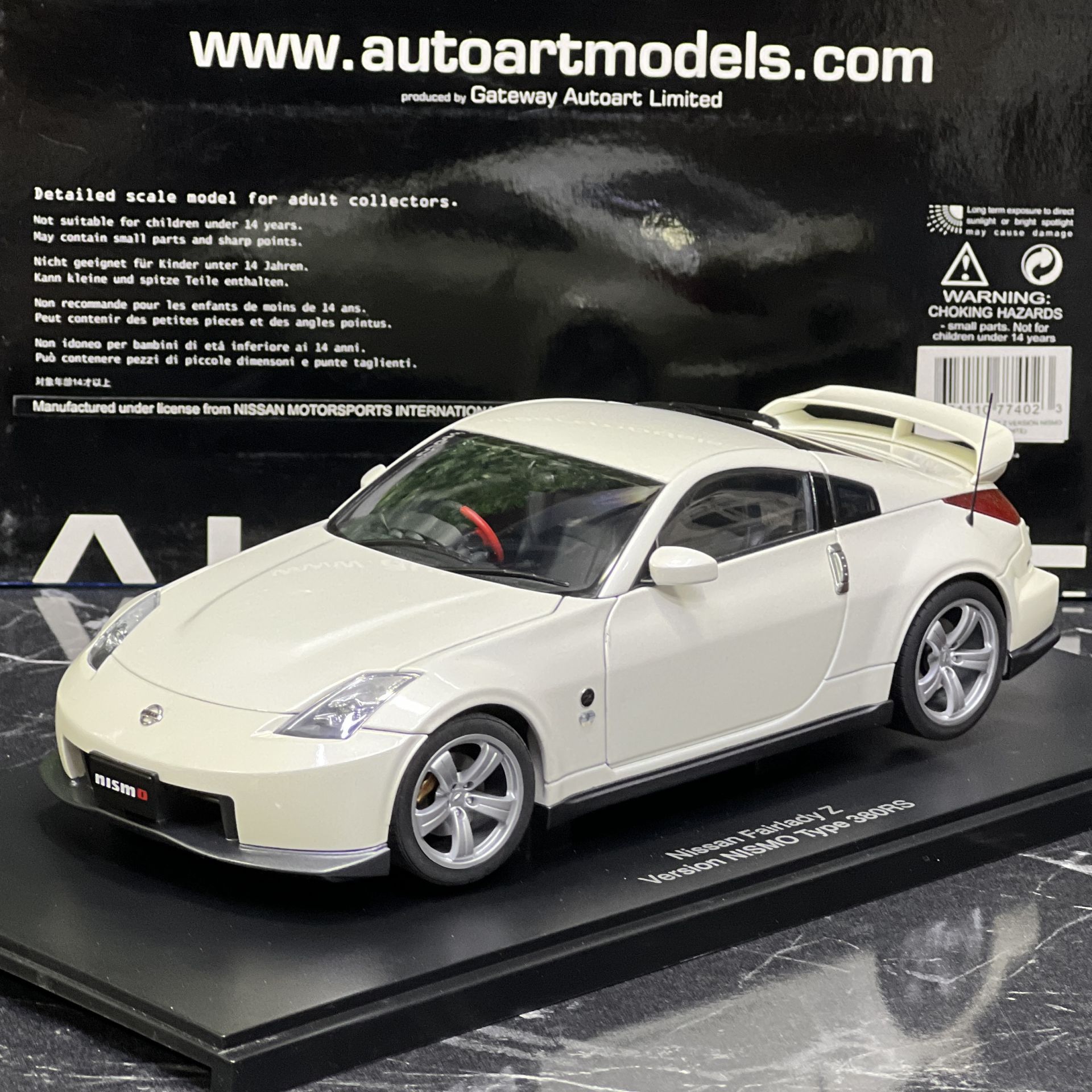 1:18 Nissan Fairlady 380RS Nismo Pearl White 2007 -Autoart