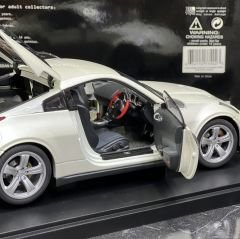 1:18 Nissan Fairlady 380RS Nismo Pearl White 2007 -Autoart