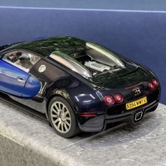 1:18 Bugatti Veyron 16.4 Production Car Black Blue - AutoArt