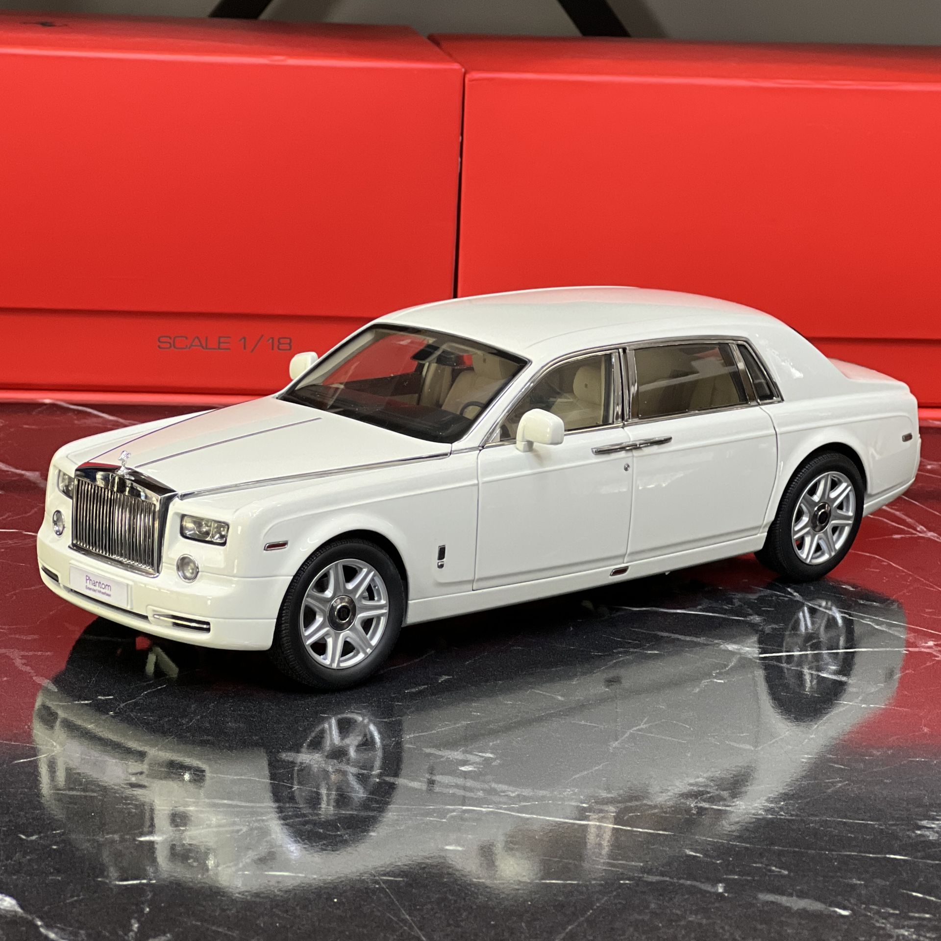 1:18 Rolls Royce Phantom EWB English White - Kyosho