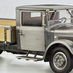 1:18 Mercedes-Benz LO2750 Clear Finish Truck 1936 - CMC