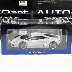 1:18 Lamborghini Huracan LP610-4 White 2014- Autoart