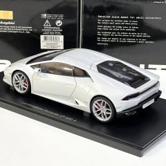 1:18 Lamborghini Huracan LP610-4 White 2014- Autoart