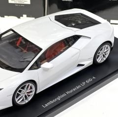 1:18 Lamborghini Huracan LP610-4 White 2014- Autoart