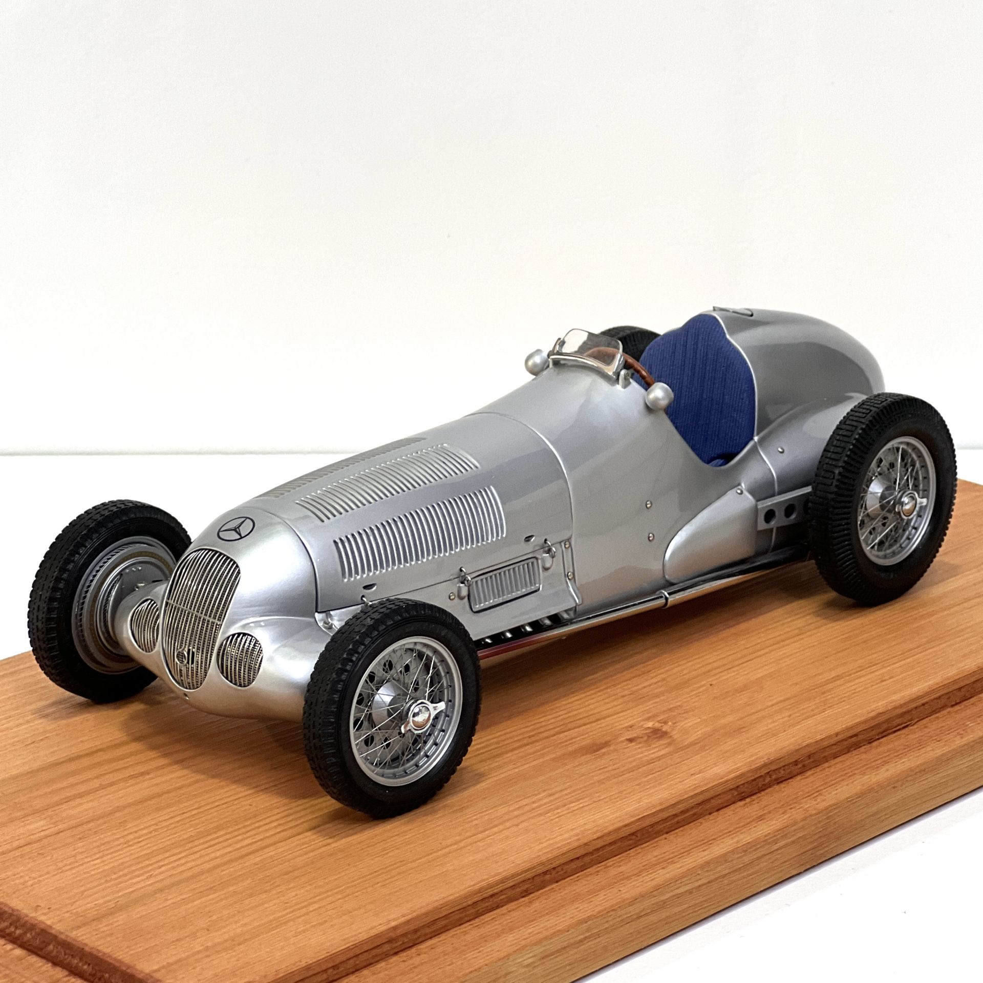 1:18 Ölçek 1937 Mercedes-Benz W125 Race Car - CMC