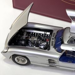 1:18 Mercedes-Benz 300 SLR Uhlenhaut 1955 Silver Blue Int. - CMC
