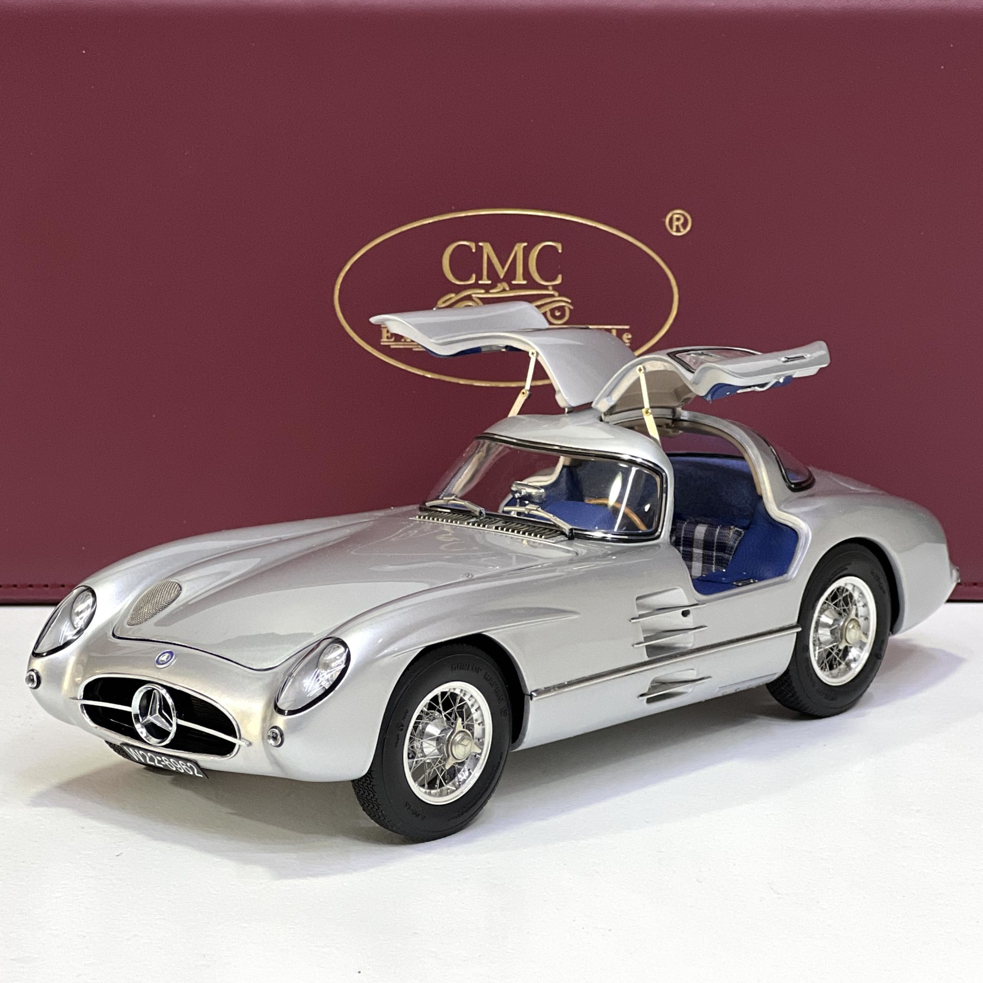 1:18 Mercedes-Benz 300 SLR Uhlenhaut 1955 Silver Blue Int. - CMC