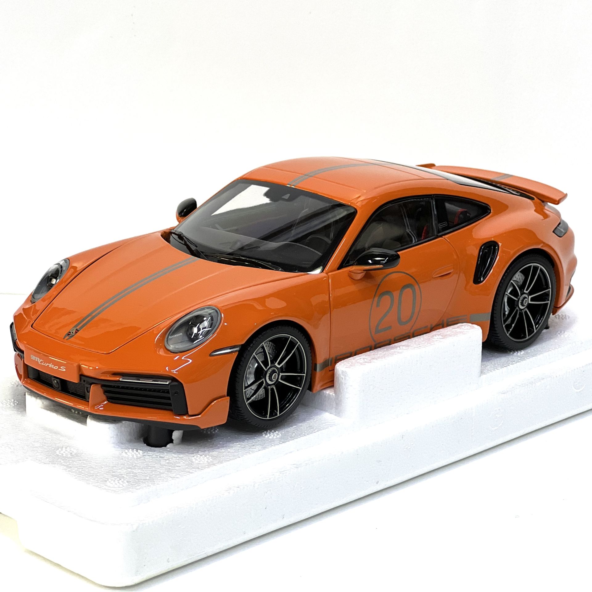 1:18 Porsche 911 992 Turbo S Coupe #20 Sport Design Orange - Minichamps