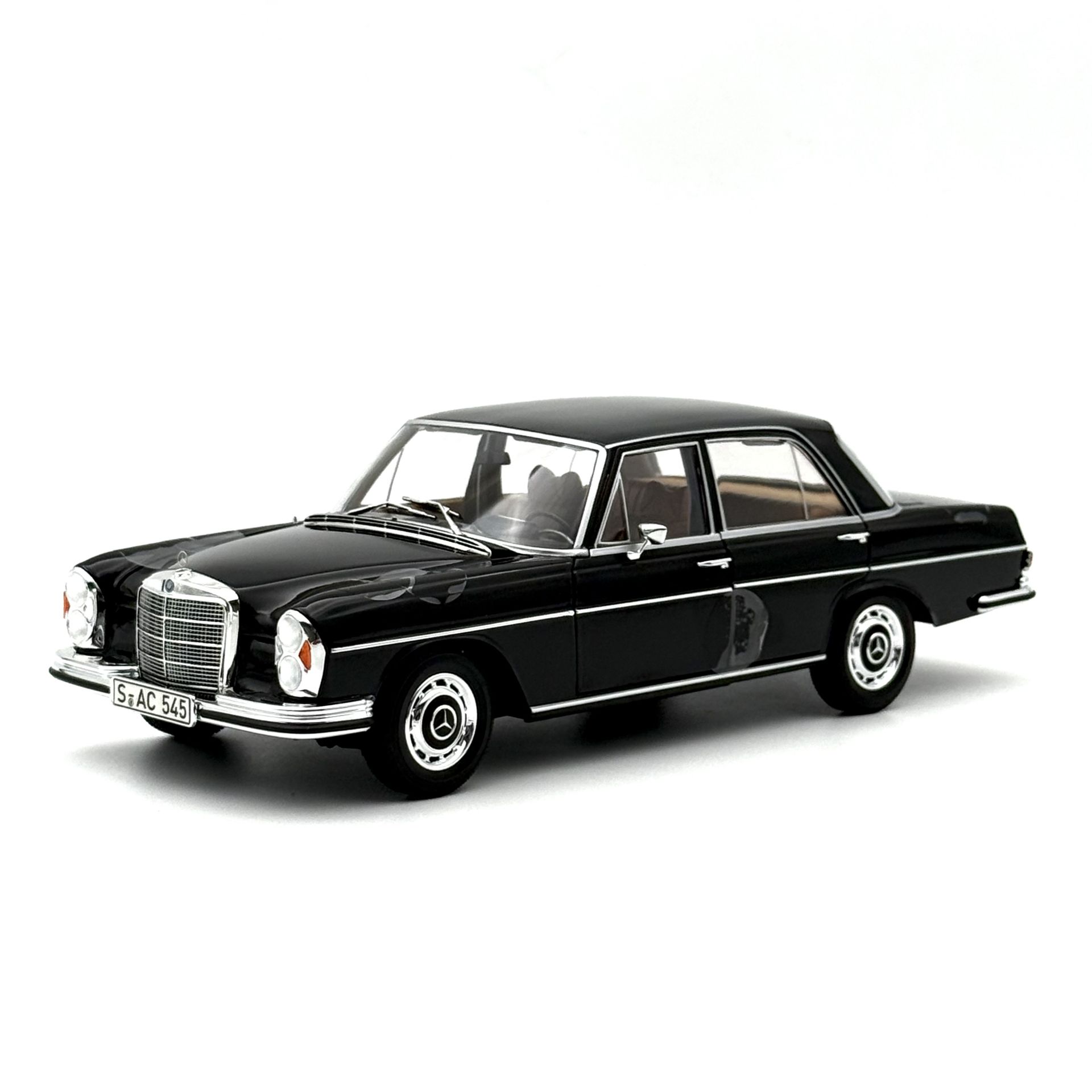 1:18 Mercedes-Benz 280 SE 1968 Black W108 - Norev