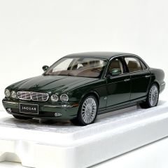 1:18 Jaguar XJ6 X350 British Racing Green 2003 - Almost Real