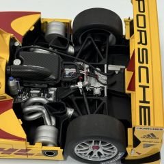 1:18 Porsche RS Spyder DHL 2007 ALMS 80774 - Autoart