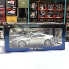 1:18 Aston Martin V8 Vantage Titanium Silver 70201 - Autoart