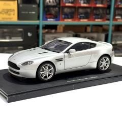 1:18 Aston Martin V8 Vantage Titanium Silver 70201 - Autoart